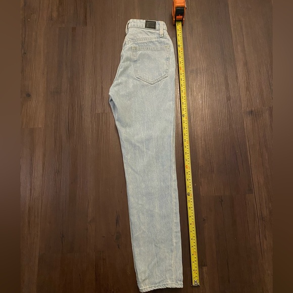 BDG - light wash blue jeans - Mom Jeans - Picture 9 of 11